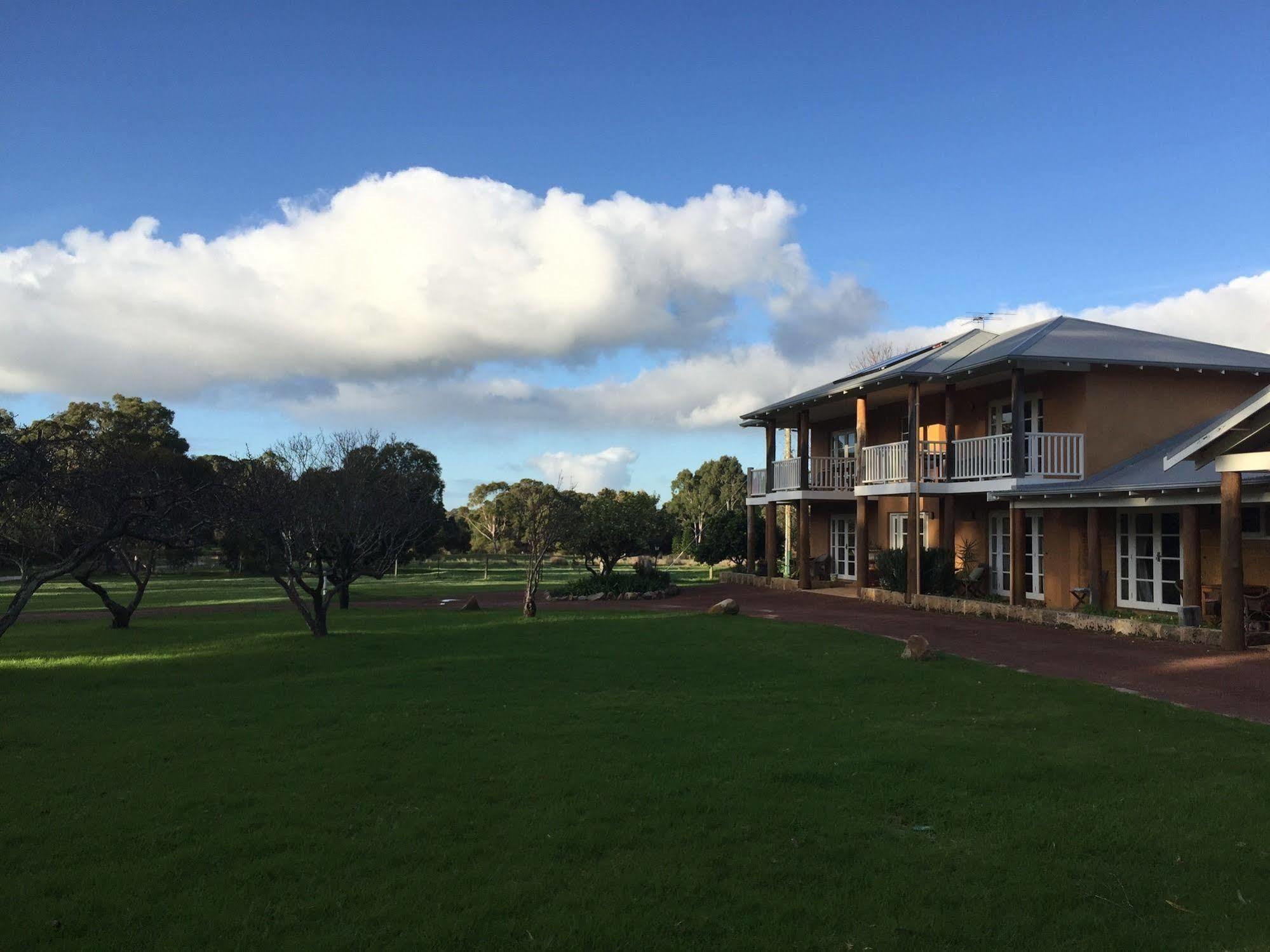 Erravilla Country Estate Spa Suite Accommodation Cowaramup Extérieur photo